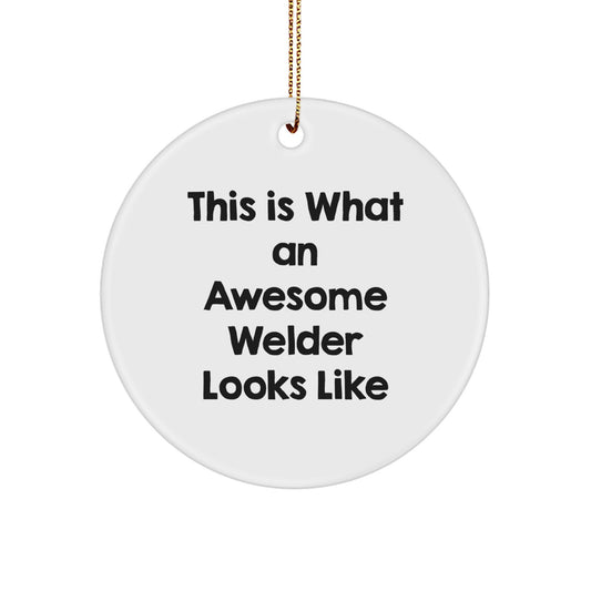 Funny Welder Gifts for Men, Welder Circle Ornament with Quote This Is What An Awesome Welder Looks Like, Christmas Unique Decorations - Image 1